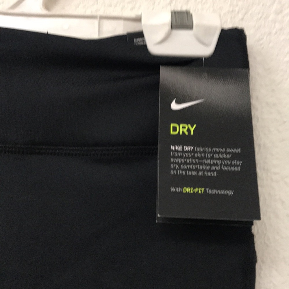 Nike Women’s Fast Running Shorts - Picture 5 of 8